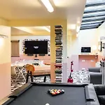 Otel Mama Shelter East 2*