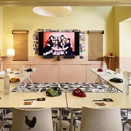 巴黎东妈妈庇护酒店 2*