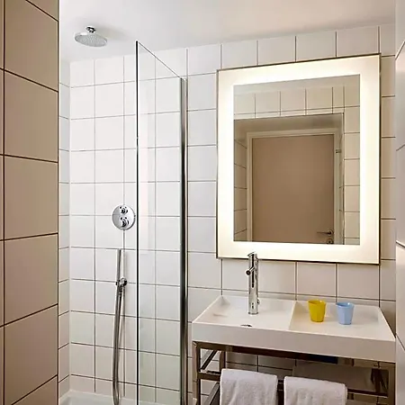 Otel Mama Shelter East 2*