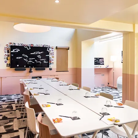 Hotel Mama Shelter East 2*